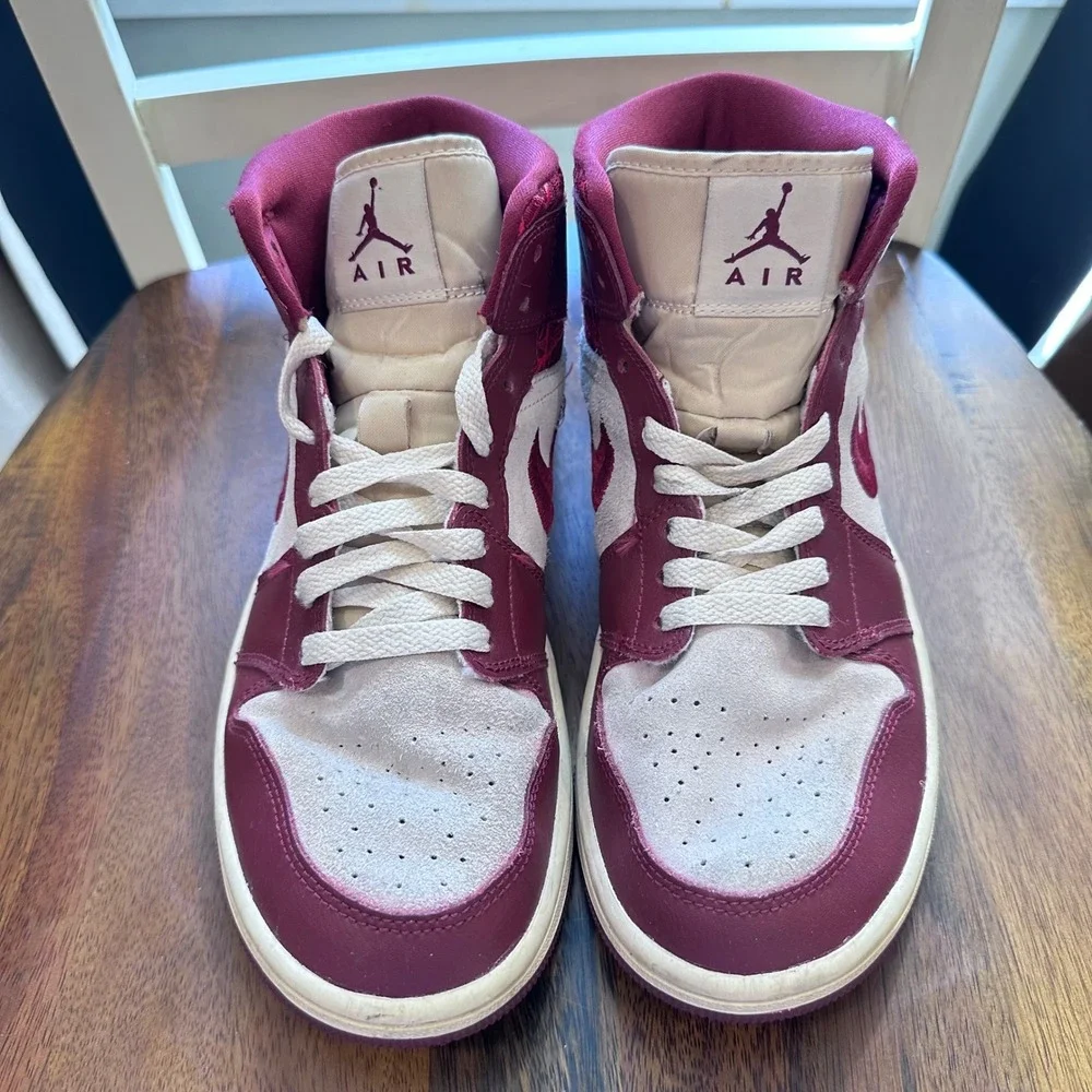 Nike Air Jordan 1 Mid SE Women 9.5 Wild Berry White Embroidered‎ Tiki Leaf